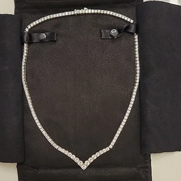 Elegant Silver Necklace - Picture 7 of 14